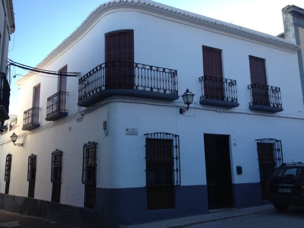 El número 15 de la calle Practicante Rubio de Dalías es una casa señorial, rehabilitada hace un par de años, que data del siglo XVIII.
