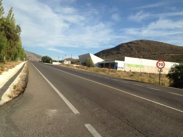 La A-358 estrenará un paso a distinto nivel a su paso por Dalías para reforzar la seguridad vial.