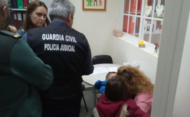 A la cárcel el padre que se llevó a sus hijos de Alcalá la Real a Portugal