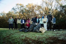 Voluntarios de la asociación tras las tareas de limpieza. /ANDÚJAR IDEAL