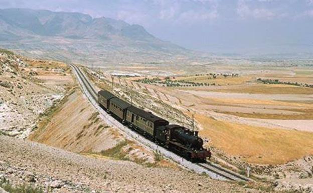 Tren en el año 1966 entrando a Baza./