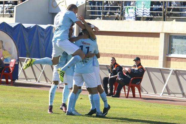 Celebración de un gol del club celeste. :: ideal/IDEAL