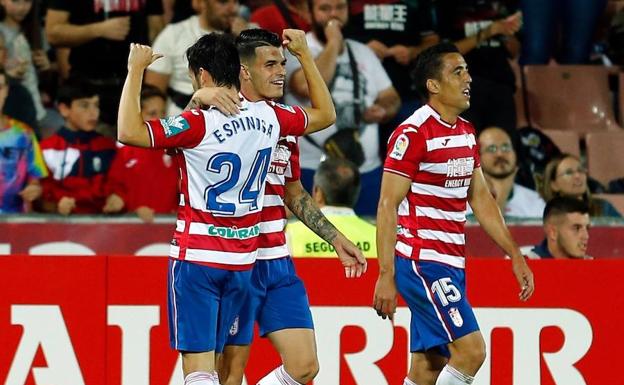 Granada y Oviedo se reencuentran tras casi tres décadas sin verse sobre un terreno de juego