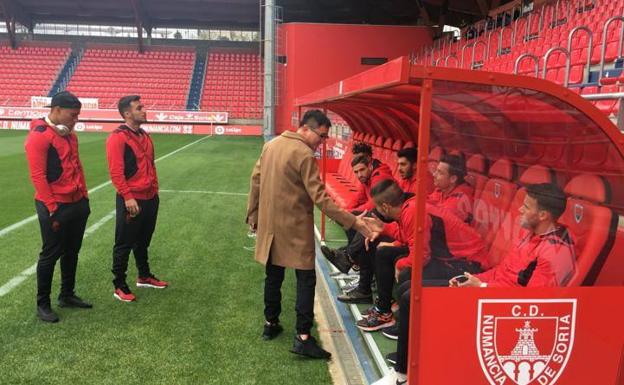 Jiang bendijo a la plantilla del Granada CF