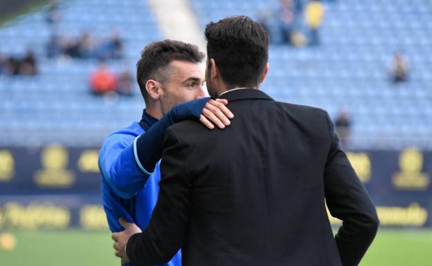 David Barral junto a Manolo Lucena./J. M. BALDOMERO