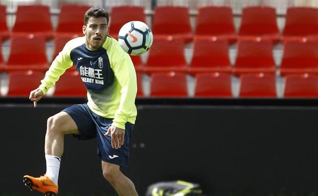 Agra, preparado para controlar el balón/Pepe Villoslada/GCF