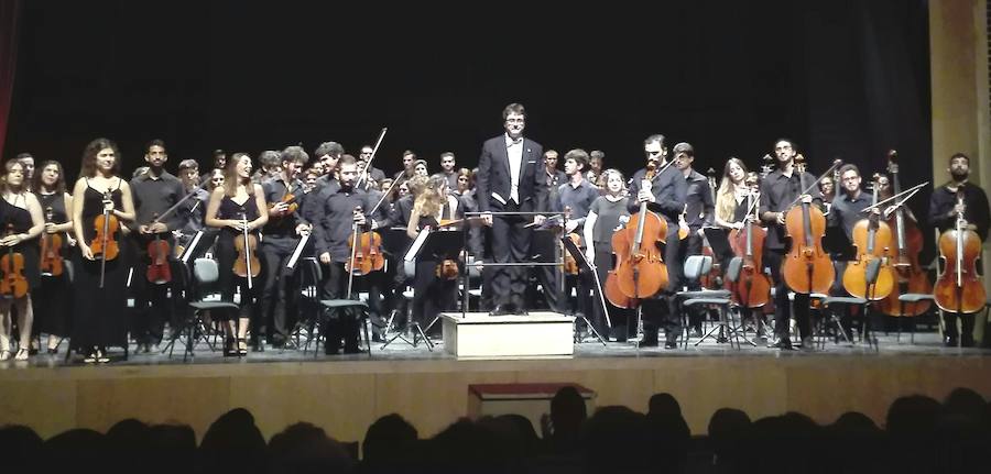 La Orquesta Filarmonía al término de su actuación.
