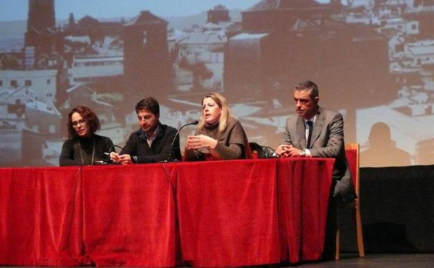 Participó la corporación municipal y el equipo redactor. /IDEAL GUADIX