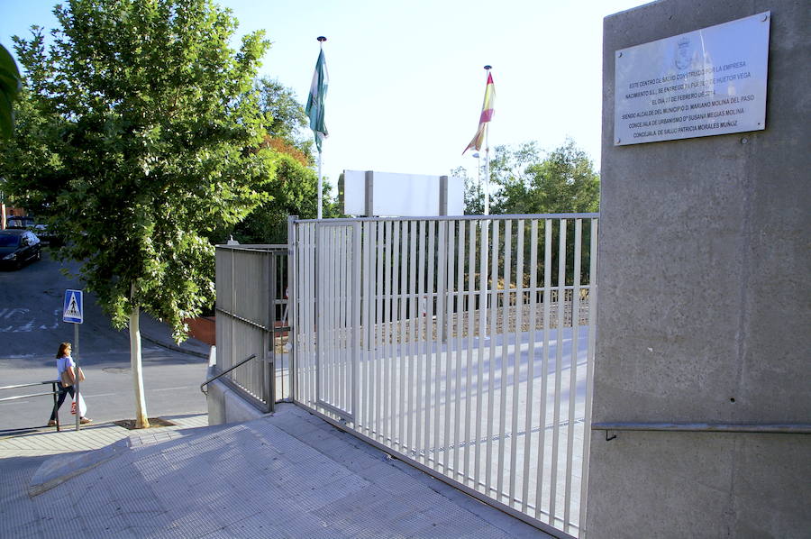 El acceso principal al centro de salud ya está operativo.