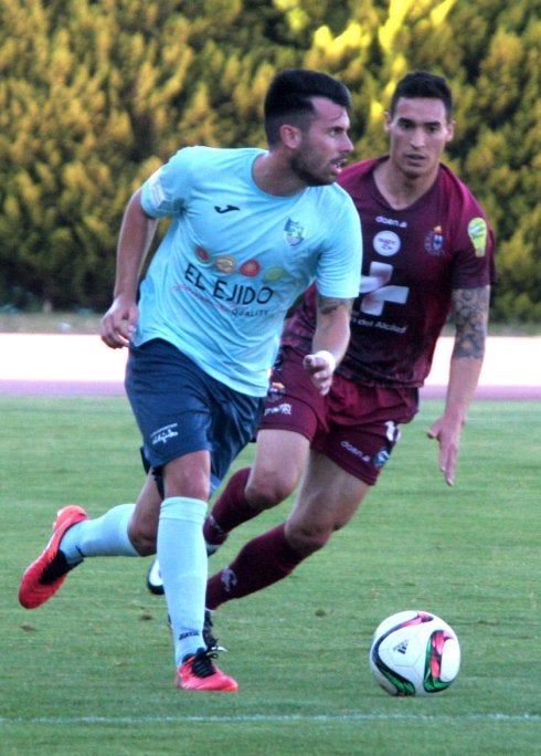 Corral hizo 8 goles la pasada temporada con El Ejido en 2ª B. :: ideal