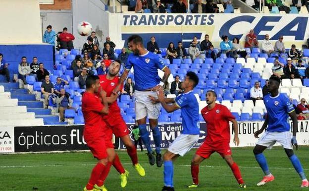 Chomfli pasará por quirófano y Josema renueva por dos temporada en Linares