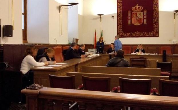 Absuelto el agente de la Policía Local de Loja acusado de quedarse con el dinero de una multa