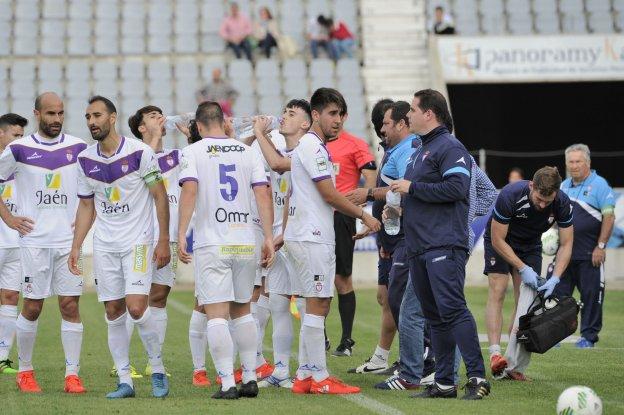 Jugadores del Real Jaén durante el último partido de la pasada temporada, en casa ante el Jumilla.