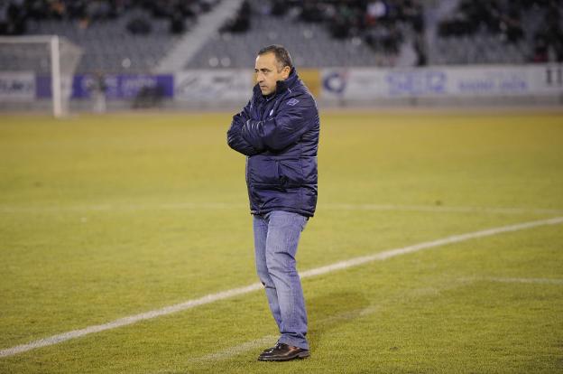 José Jesús Aybar en el estadio de La Victoria, cuando era entrenador del Real Jaén./Juande Ortiz