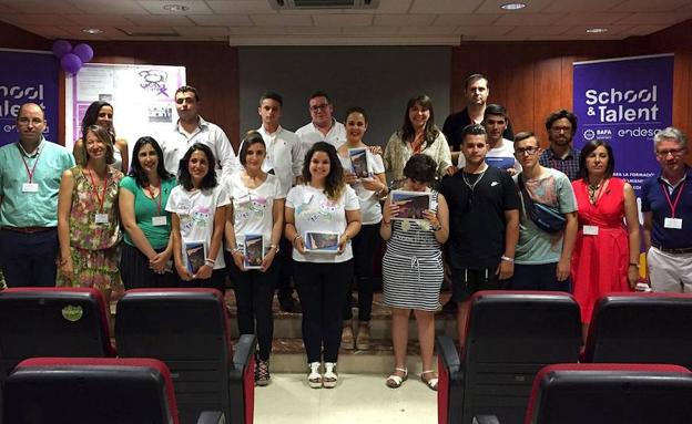 Premiados durante la actividad por sus proyectos./