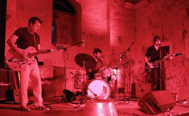 Paco Luis, Carlos y Pedro son Guadalupe Plata.