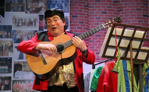 Antonio Sánchez Jiménez 'Chirru' durante su pregón de Carnaval./ROMÁN