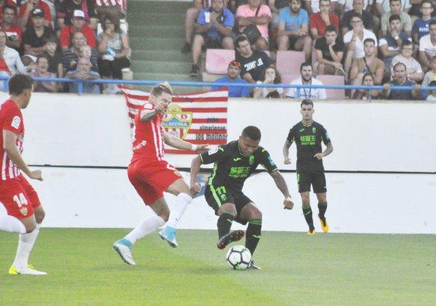 El Almería cerró la pretemporada con un empate ante el Granada.
