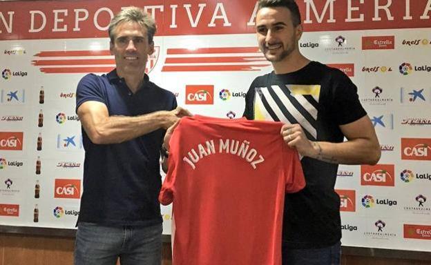 Presentación de Juan Muñoz como jugador del UD Almería.