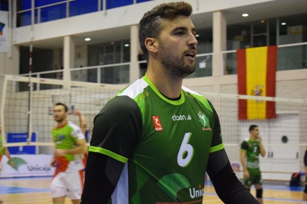 Borja Ruiz mira, decidido, hacia el horizonte que tiene color blanquiverde, el de su equipo, donde quiere estar para ganar títulos.