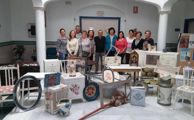 Participantes del taller municipal de manualidades