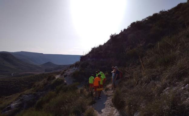 Auxiliada una mujer que se fracturó una pierna mientras hacía senderismo en el Cabo de Gata