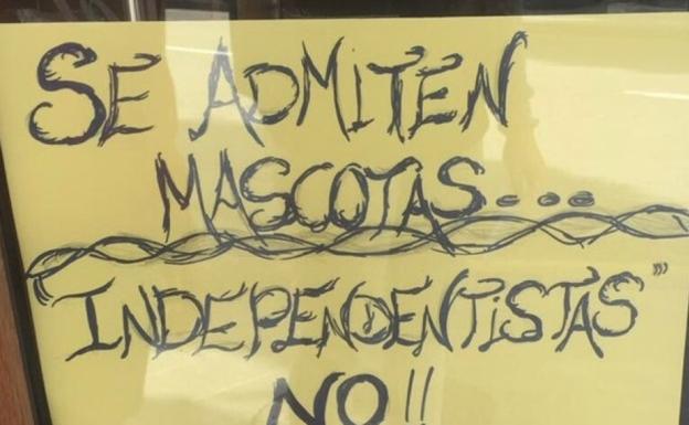 El polémico cartel de una cafetería que indigna a los independentistas