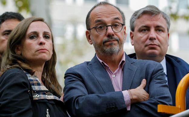 Campuzano (c), a las puertas de la Audiencia Nacional la semana pasada. /Efe