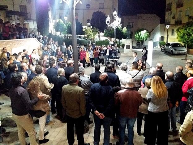 Julio Millán presentó anoche en la plaza de San Juan su candidatura a dirigir el PSOE de la capital./IDEAL