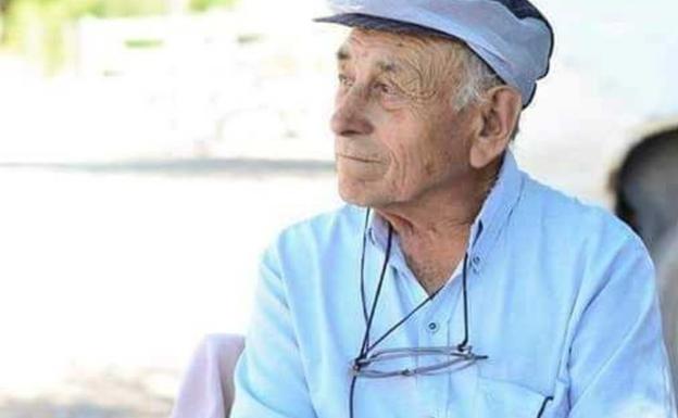 La admirable historia de un jubilado de 82 años que comienza ahora la Secundaria