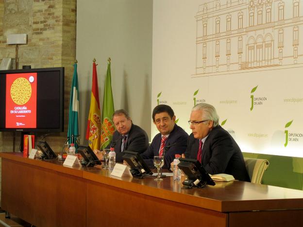 Juan Cano, Francisco Reyes y Baltasar Garzón, ayer en la presentación del libro./IDEAL
