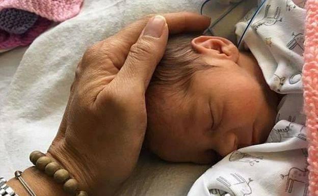 Una operación de 30 segundos salva a madre e hija tras romperse el útero durante el embarazo