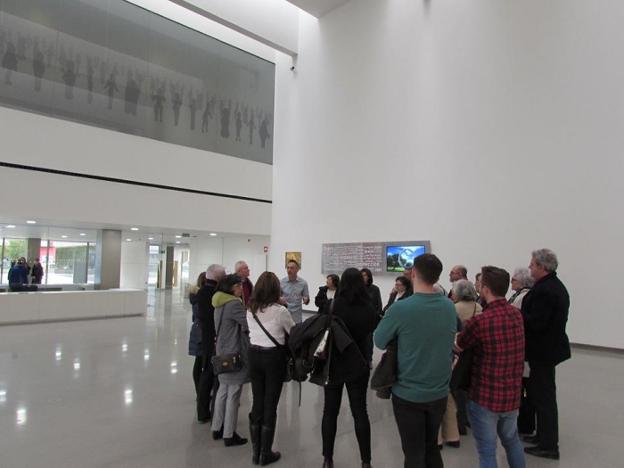 Visita guiada por el arqueólogo Vicente Barba al Museo Íbero de Jaén./LIÉBANA