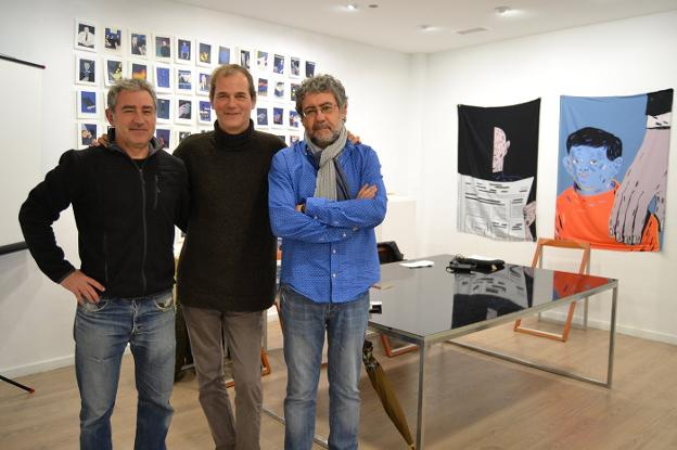 Miguel Morales (i) y Ángel Fábregas (d), socios-fundadores, con J. C. Friebe, colaborador./A. A. M.