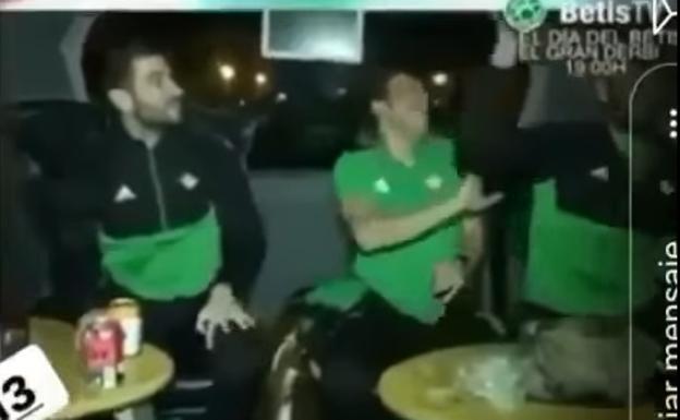 Adán pide perdón cantar: "¡Mi novia es sevillista y es una puta más!"