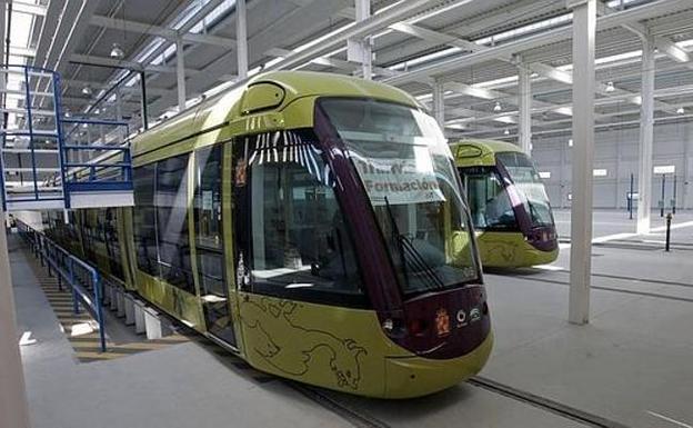 El tranvía se topa con el desacuerdo sobre la 'deuda' en la financiación de los trenes