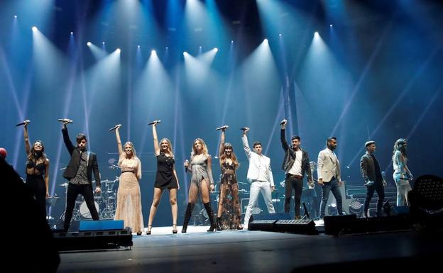 Los protagonistas de la última edición de Operación Triunfo, durante su concierto hoy en el Palacio de Vistalegre. /JuanJo Martín (Efe)