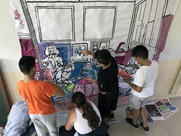 Los alumnos versionan la magna obra de Velázquez 'Las meninas'. /A. A. M.