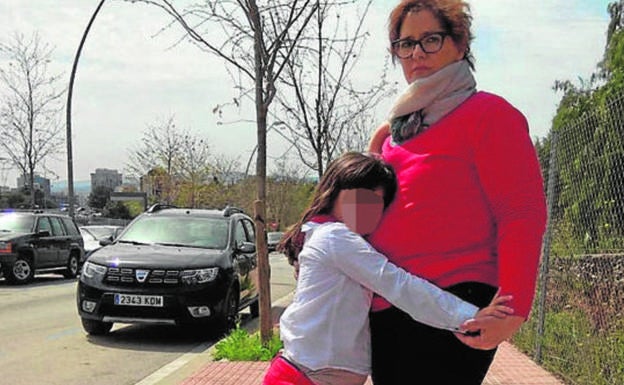 Operan 62 veces a una niña tras tragarse una pila y sufrir una negligencia: «Mi hija sufre depresión...»