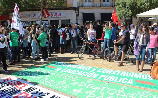 Comisiones Obreras plantea una huelga de los monitores de la educación pública