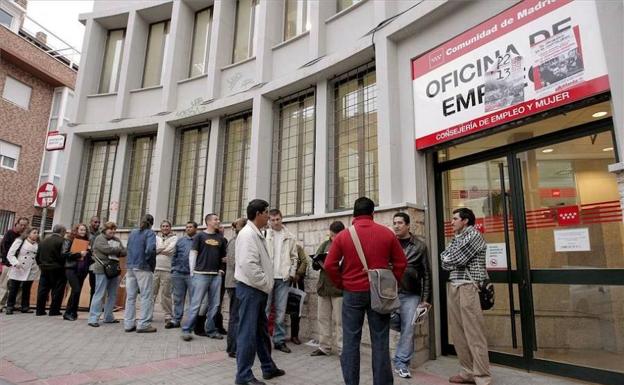 Llega el 'Cheque nini': ayudas para jóvenes en paro (requisitos y cómo solicitarlas)