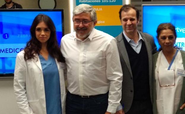 'Bombazo' en Centro Médico: Lolita hará de «enfermera gitana» y su hija, Elena Furiase, «de doctora»