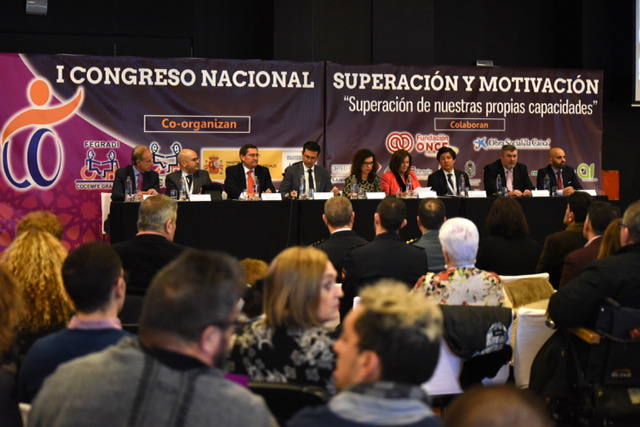 A la presentación también asistió el alcalde de la ciudad de Granada, Francisco Cuenca.