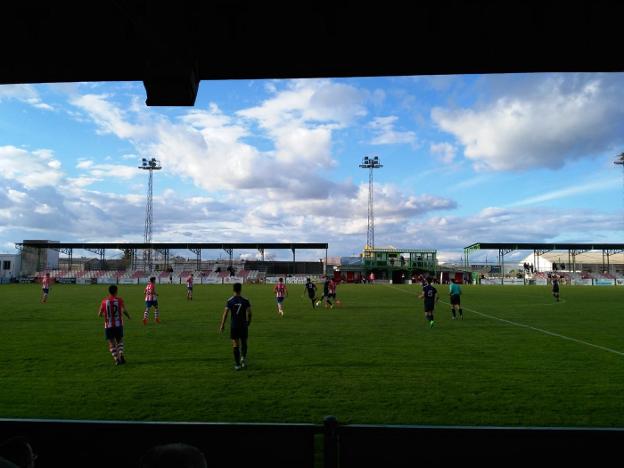 El Torredonjimeno controló en todo momento el partido y sumó su cuarta jornada sin perder./J. L. ORTEGA