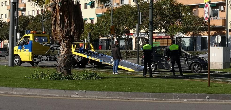 Accidente en Granada Una mujer herida tras la colisión del metro con