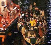 Dos cayucos con 161 inmigrantes alcanzan las costas de Canarias
