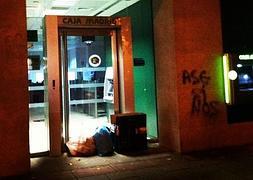 La basura se ha almacenado en varias sucursales. / @laurahidalg(Twittter)/