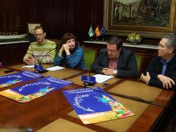 ALIMENTOS. El diputado Juan López y Mireya Jiménez. MANZANO/