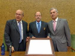 Luis de Haro-Rossi Giménez, homenajeado en Granada por sus 40 años de servicio en la Policía Nacional