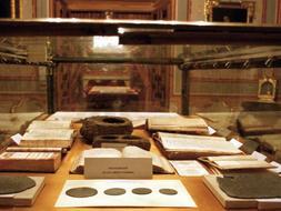 Los libros Pumbeos, hallados en el monte Valparaiso en 1595, que se exponen en el museo de la Abadía del Sacromonte / IDEAL/